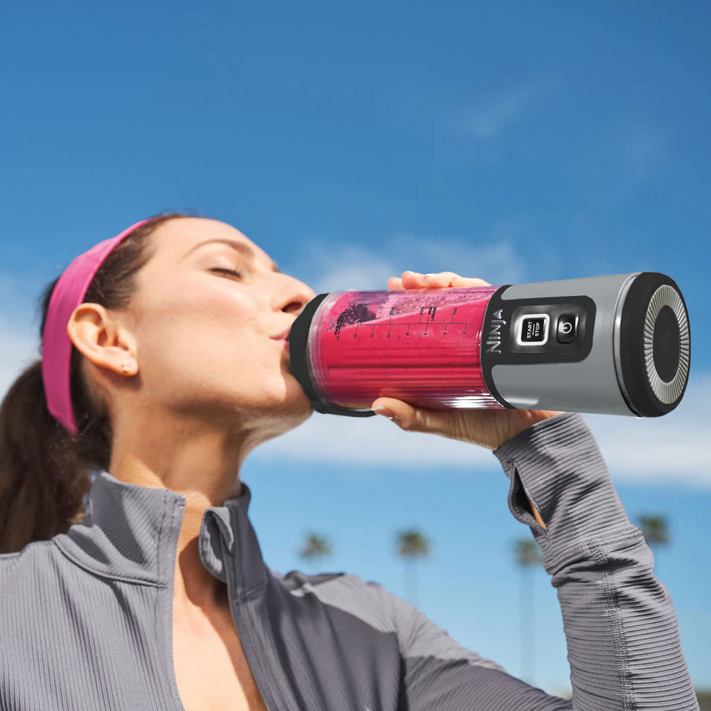 https://res.cloudinary.com/sharkninja/image/upload/f_auto,q_auto/v1697109548/Germany/Ninja/Products/BC151EUBK/lifestyle/Ninja-BC151BK-InUse-Drinking-SocceWoman.jpg