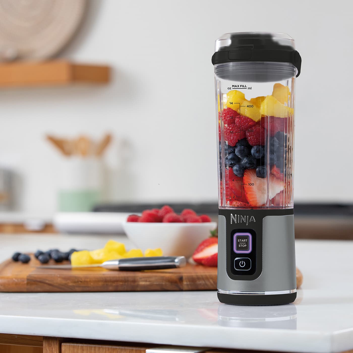 https://res.cloudinary.com/sharkninja/image/upload/f_auto,q_auto/v1697109530/Germany/Ninja/Products/BC151EUBK/lifestyle/Ninja-BC151BK-InUse-Kitchen-OnCounteFruit-Berries.jpg